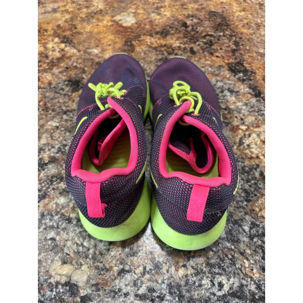 Nike Roshe One Women’s Sneakers